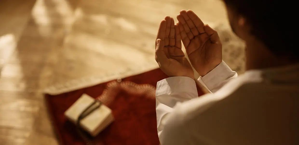 Learn Dua Qunoot for Witr Prayer with Translations & Benefits